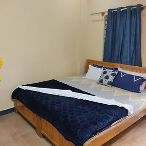 Holiday home Yellow Petals Comfortable 301